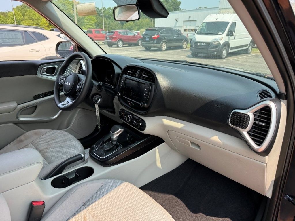 Used 2023 Kia Soul LX FWD image 20