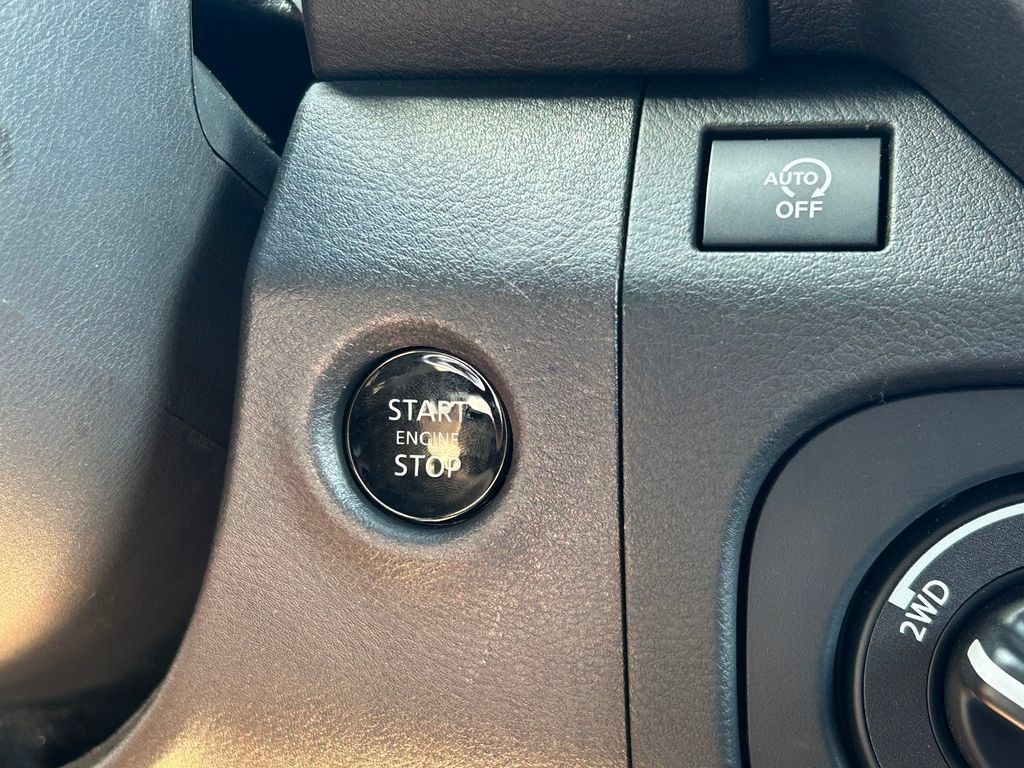 Used 2026 Nissan Frontier PRO-4X AWD/4WD image 28