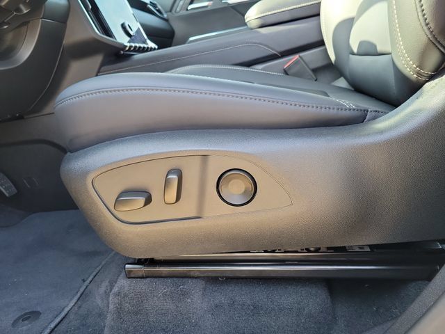 Used 2026 GMC Acadia Elevation w/ Elevation Premium Package FWD image 17