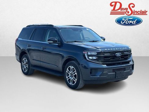Used 2025 Ford Expedition Active AWD/4WD image 4