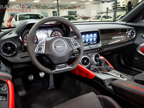 Used 2021 Chevrolet Camaro ZL1 RWD image 15