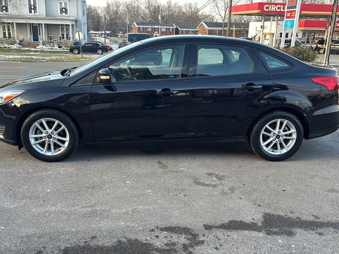 Used 2017 Ford Focus SE image 5