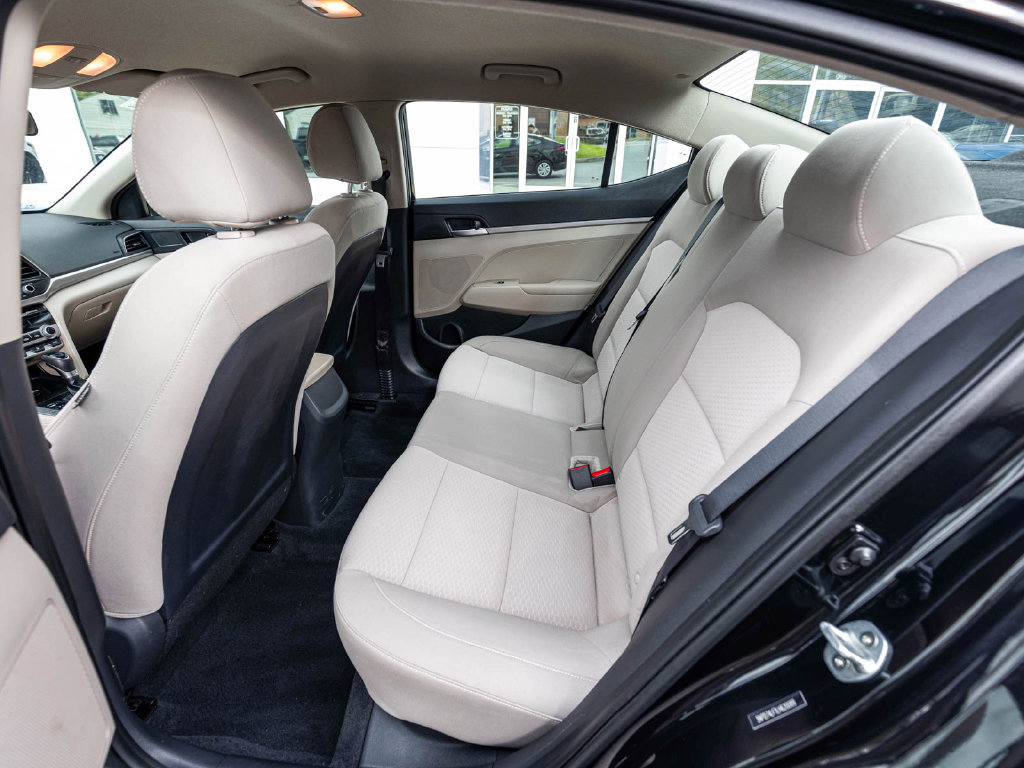Used 2020 Hyundai Elantra SE FWD image 25