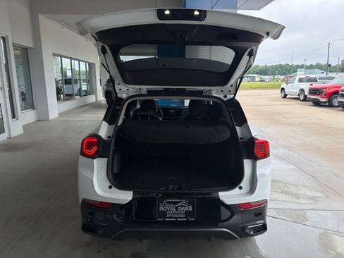 Used 2024 Buick Encore GX Sport Touring FWD image 5