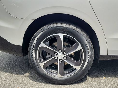 Used 2022 Buick Enclave Essence w/ Experience Buick Package FWD image 5