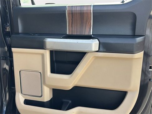 Used 2015 Ford F150 Lariat image 12