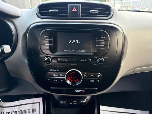 Used 2017 Kia Soul + FWD image 14