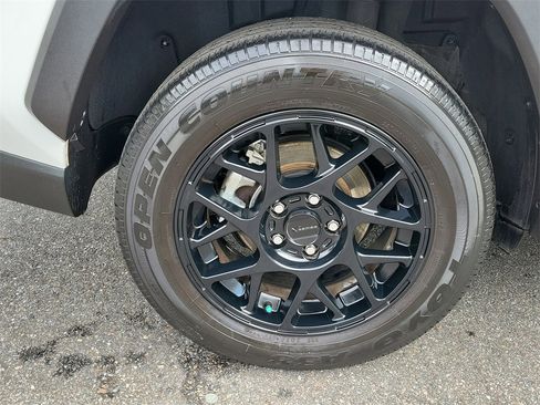 Used 2020 Toyota RAV4 XLE image 7