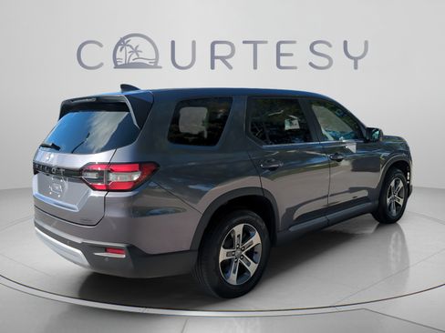 Used 2025 Honda Pilot EX-L image 7