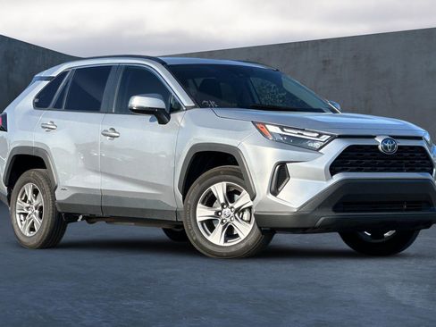 Used 2024 Toyota RAV4 XLE image 2