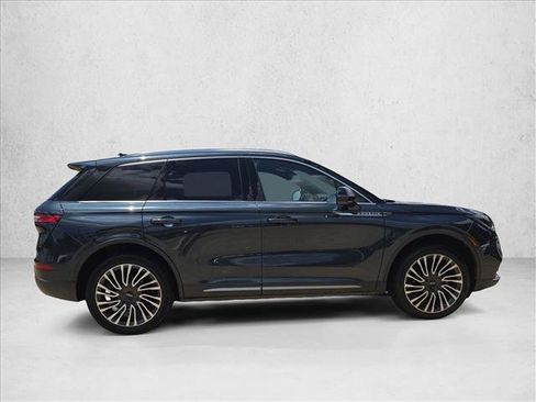 Used 2021 Lincoln Corsair Reserve w/ Elements Package FWD image 4