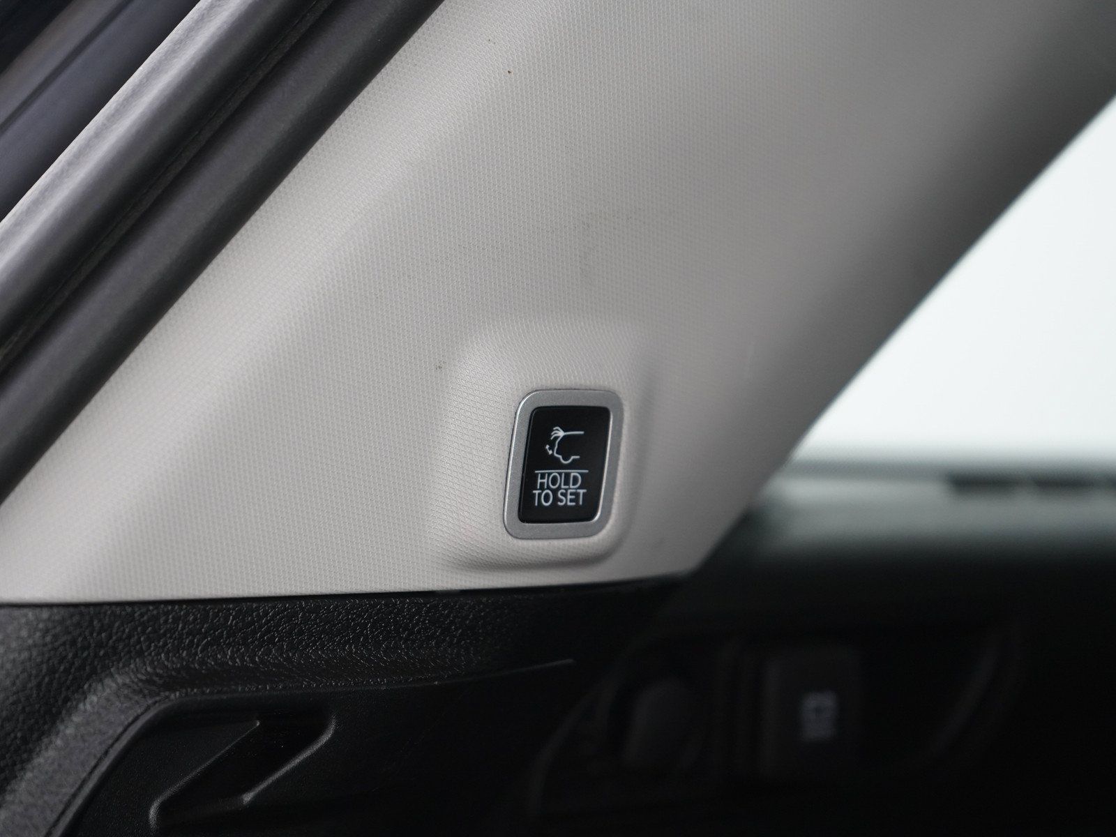 Used 2023 Jeep Grand Cherokee Limited AWD/4WD image 18