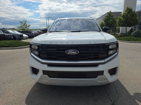 Used 2025 Ford Expedition Max Platinum w/ Driver's Package AWD/4WD image 2