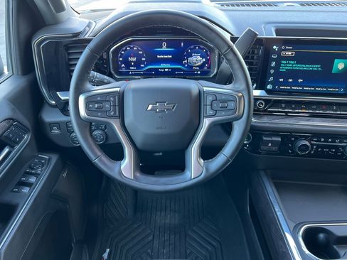 Used 2025 Chevrolet Silverado 2500 LTZ w/ LTZ Plus Package image 17