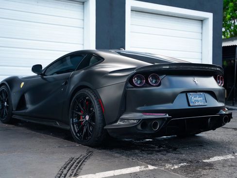 Used 2019 Ferrari 812 Superfast RWD image 6