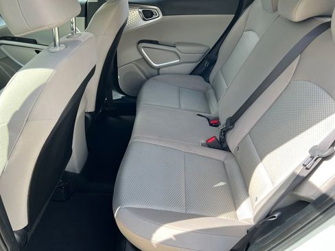 Used 2025 Kia Soul LX FWD image 15