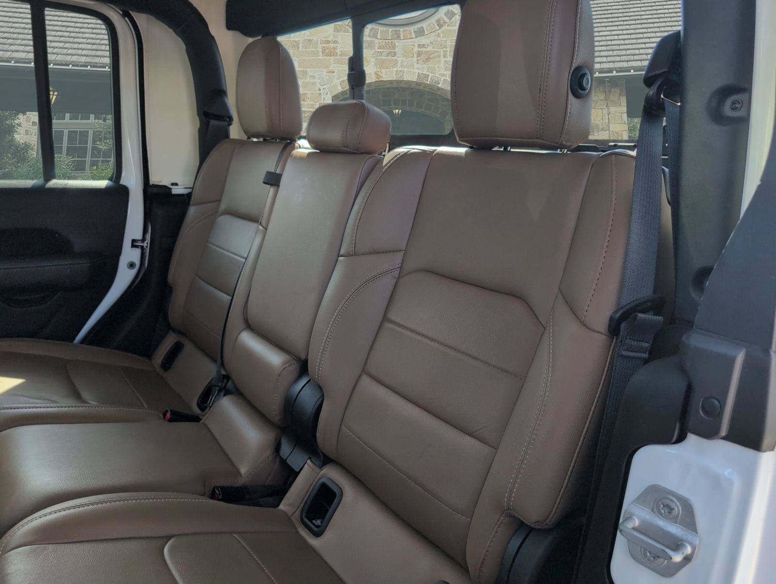 Used 2020 Jeep Gladiator Overland AWD/4WD image 18