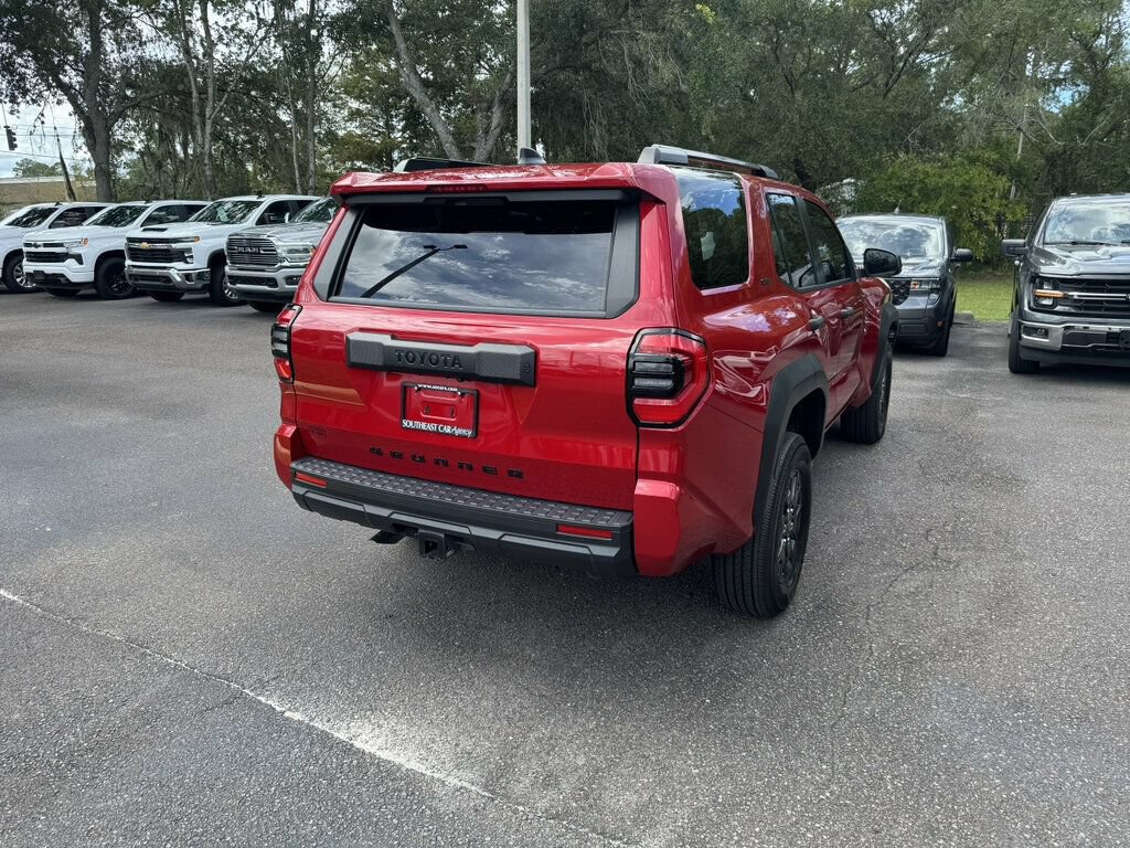 Used 2025 Toyota 4Runner SR5 AWD/4WD image 10