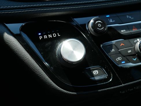Used 2023 Chrysler Pacifica Touring-L w/ S Appearance Package FWD image 24