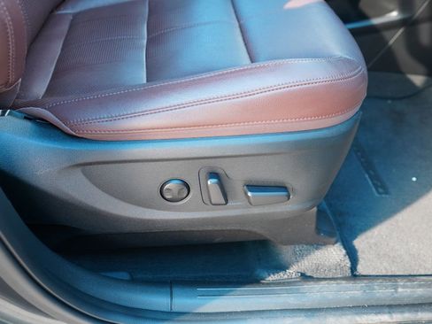 Used 2024 Kia Telluride EX w/ EX Captain's Chair Package image 19