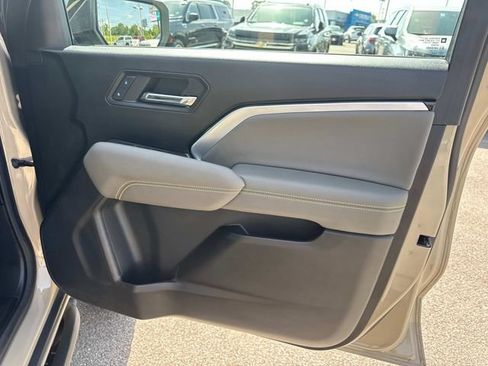 Used 2024 Chevrolet Colorado ZR2 w/ Technology Package AWD/4WD image 24