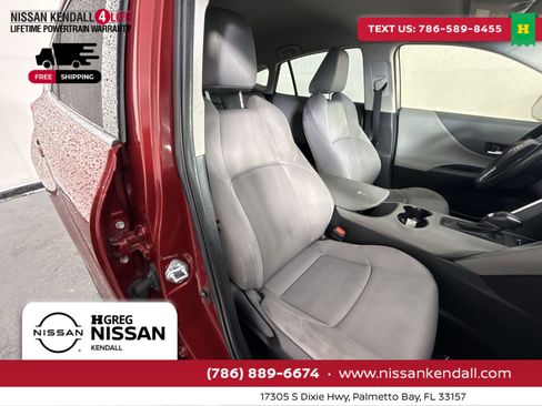 Used 2022 Toyota Venza LE image 31