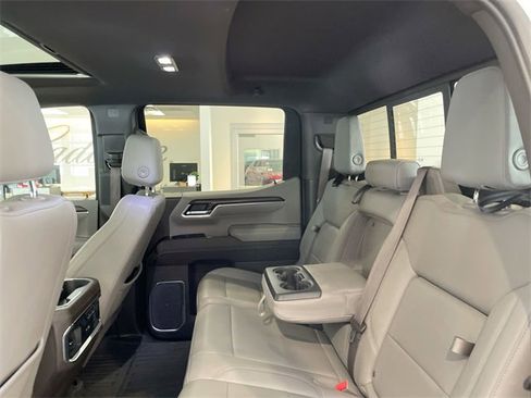Used 2023 GMC Sierra 1500 SLT w/ SLT Premium Plus Package image 13