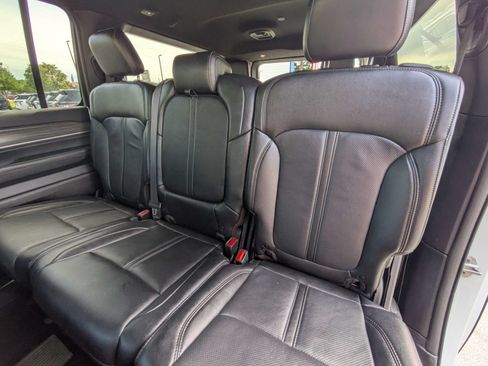 Used 2024 Jeep Wagoneer L Series II w/ Flexible Seating Group RWD image 9
