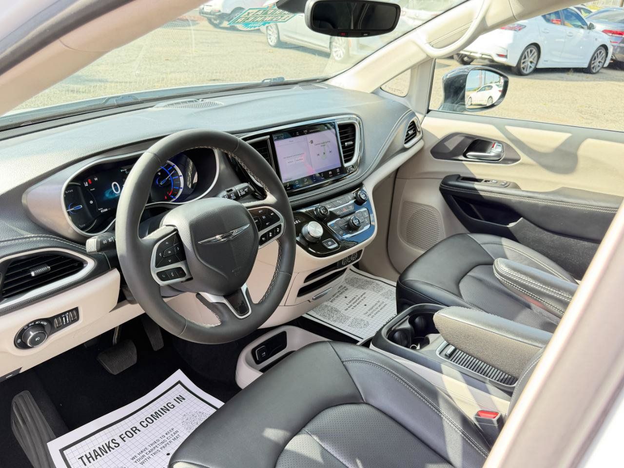 Used 2024 Chrysler Pacifica Limited FWD image 11