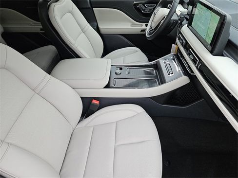 New 2026 Lincoln Aviator Premiere image 13