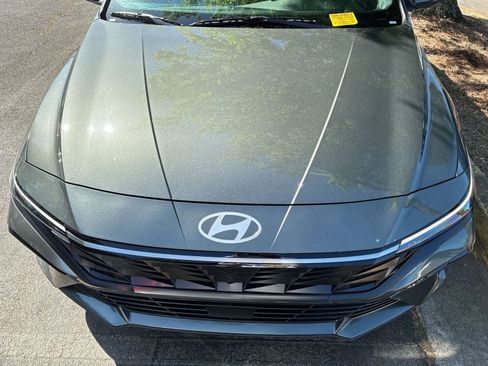 Used 2025 Hyundai Elantra Limited FWD image 8