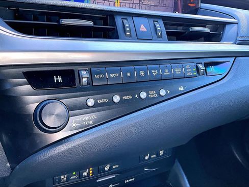 Used 2020 Lexus ES 350 w/ Premium Package image 33