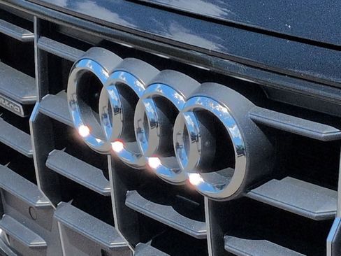 Used 2019 Audi Q8 Premium w/ Convenience Package AWD/4WD image 11