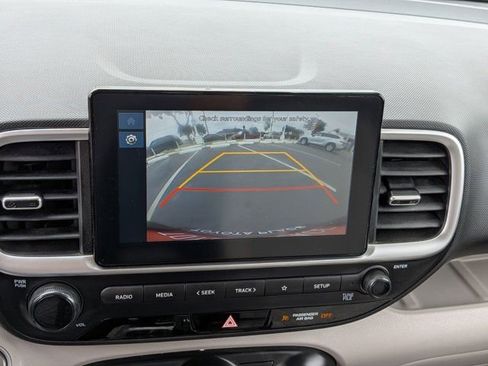Used 2025 Hyundai Venue SEL FWD image 20