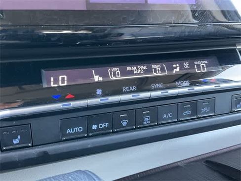 Certified 2023 Toyota Sienna XLE image 23