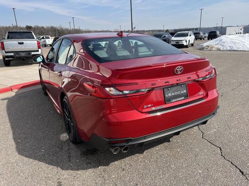 Used 2025 Toyota Camry SE w/ Multimedia Upgrade Package image 13