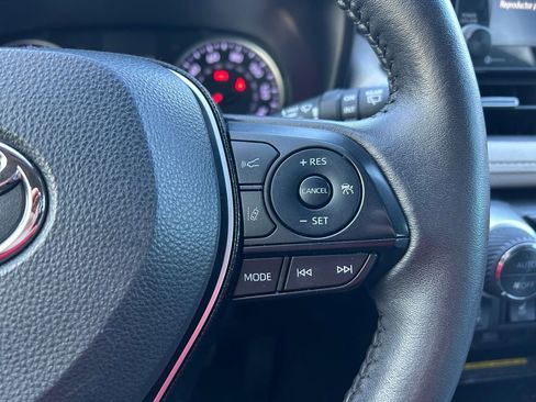 Used 2021 Toyota RAV4 XLE Premium image 18