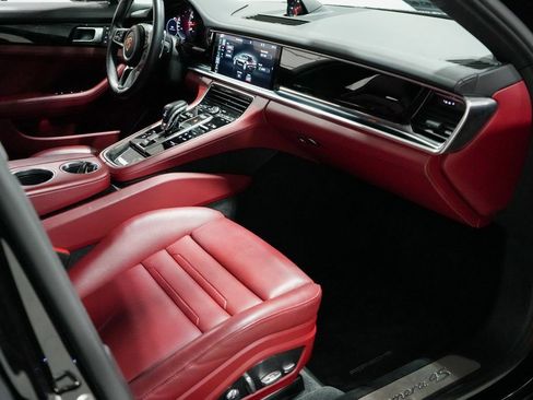 Used 2018 Porsche Panamera 4S image 18
