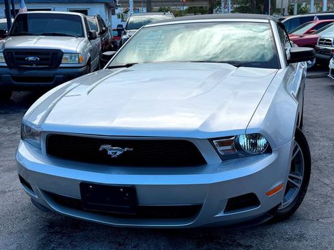 Used 2010 Ford Mustang Convertible RWD image 4