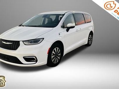 New 2023 Chrysler Pacifica Touring-L