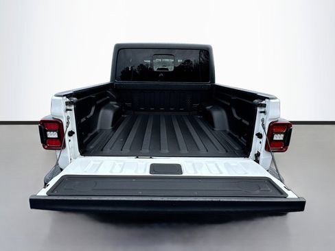 Used 2021 Jeep Gladiator Willys image 27