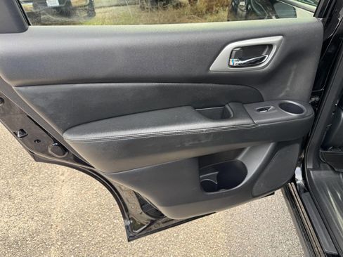 Used 2018 Nissan Pathfinder SL image 39