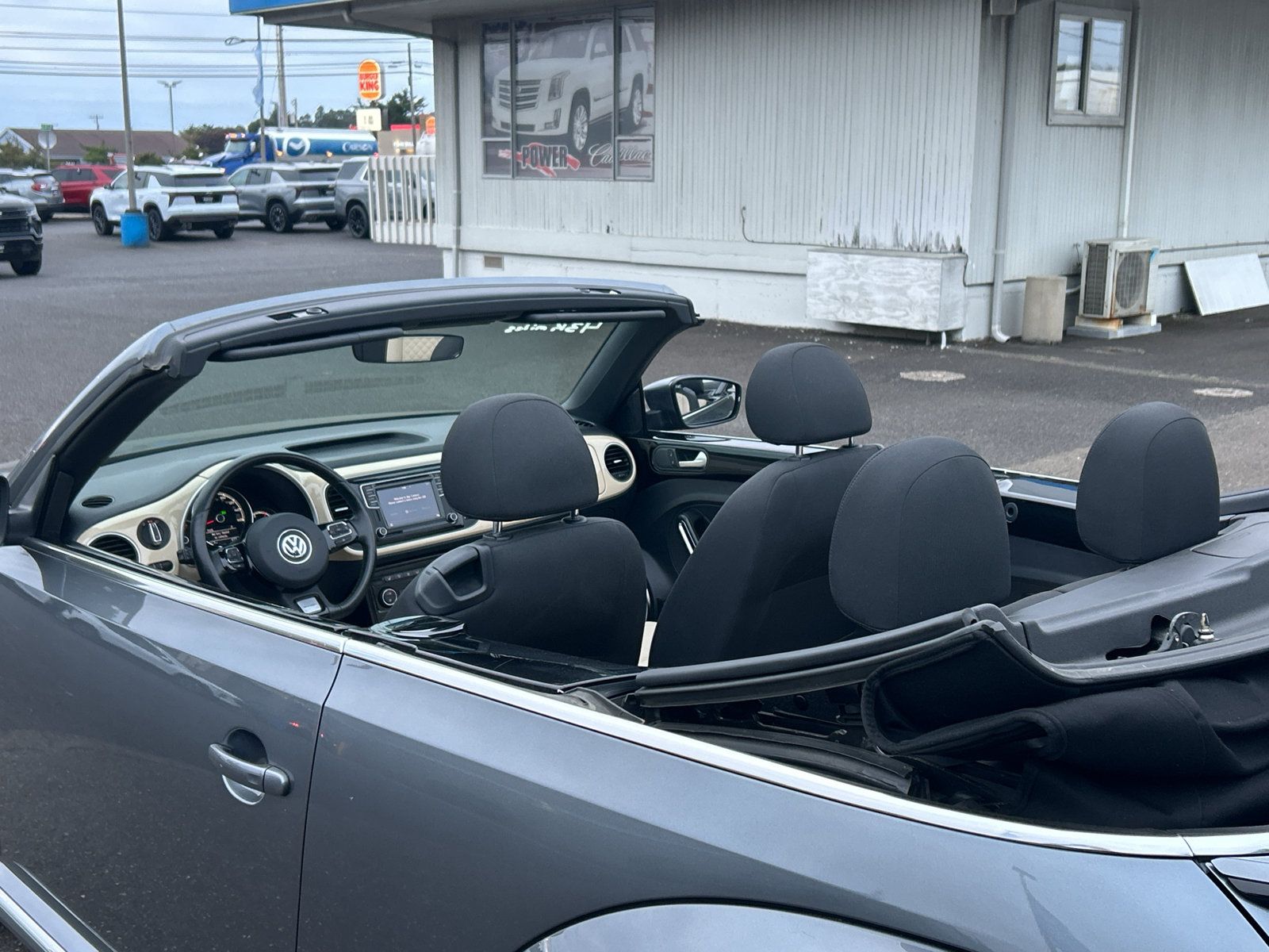 Used 2019 Volkswagen Beetle 2.0T SE FWD image 25