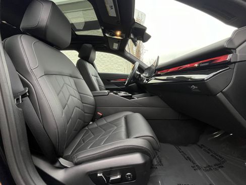 Used 2024 BMW i5 M60 w/ Premium Package image 33