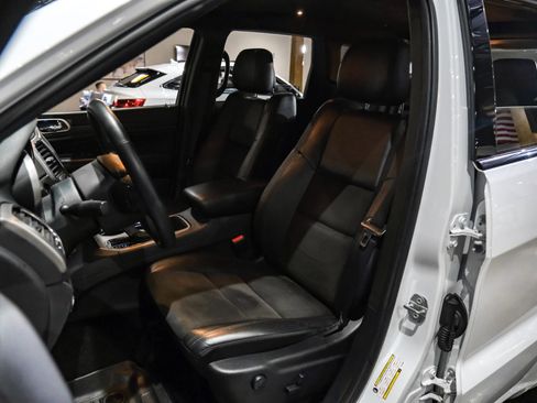 Used 2018 Jeep Grand Cherokee Altitude AWD/4WD image 28