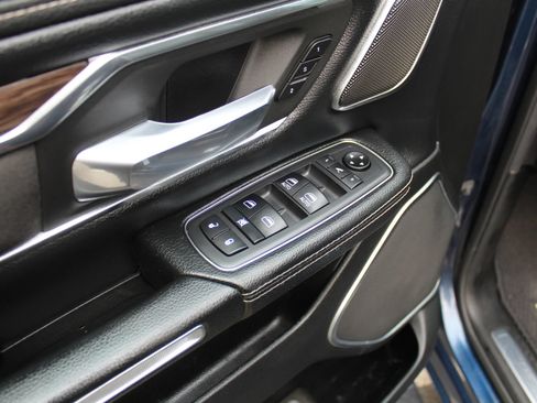 Used 2019 RAM 1500 Laramie AWD/4WD image 25