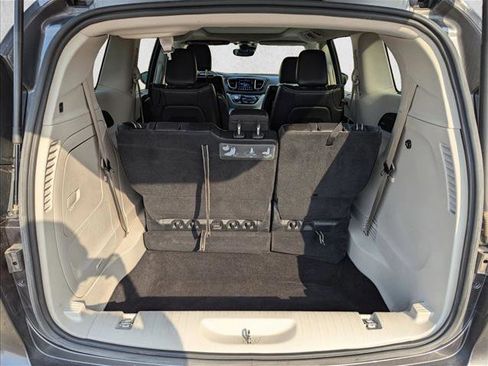 Used 2018 Chrysler Pacifica Limited w/ Advanced Safetytec Group image 6