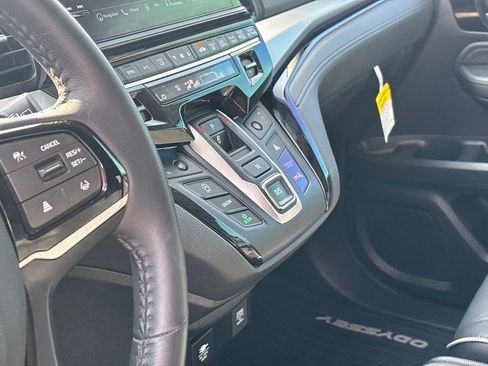 Used 2025 Honda Odyssey Touring image 8