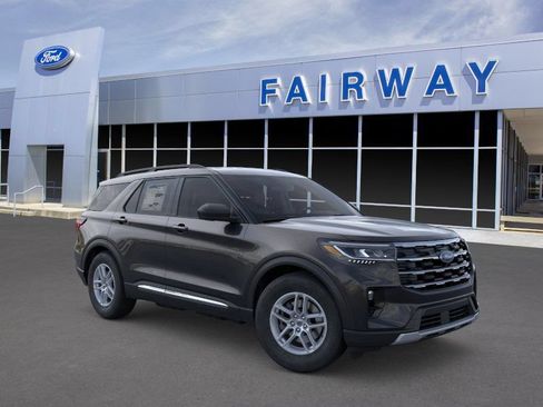 Used 2025 Ford Explorer Active w/ Active Comfort Package RWD image 8