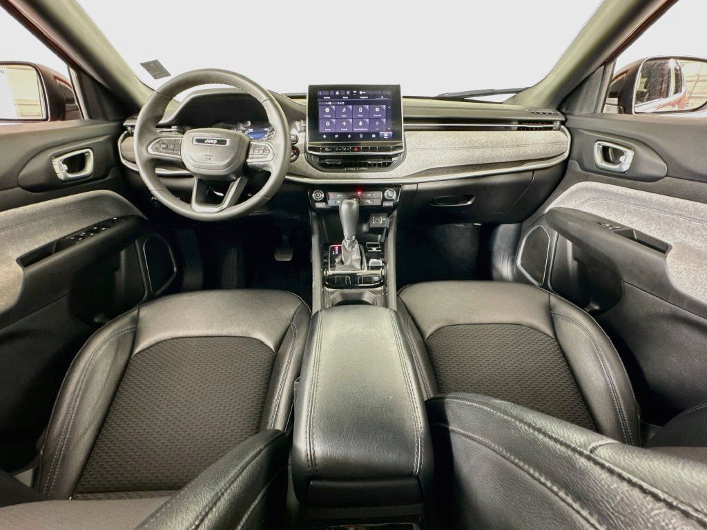 Used 2024 Jeep Compass Latitude AWD/4WD image 22
